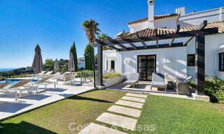 Majestuosa villa de lujo Española en venta con sublimes vistas al mar en una comunidad cerrada en Benahavís - Marbella 791235 