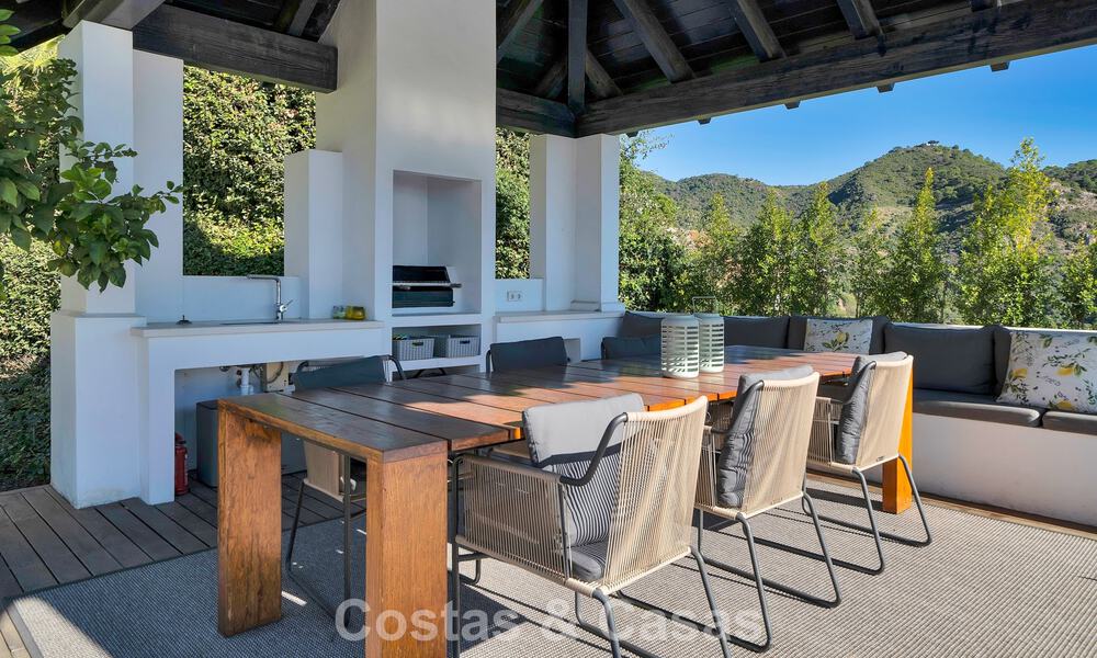 Majestuosa villa de lujo Española en venta con sublimes vistas al mar en una comunidad cerrada en Benahavís - Marbella 791237