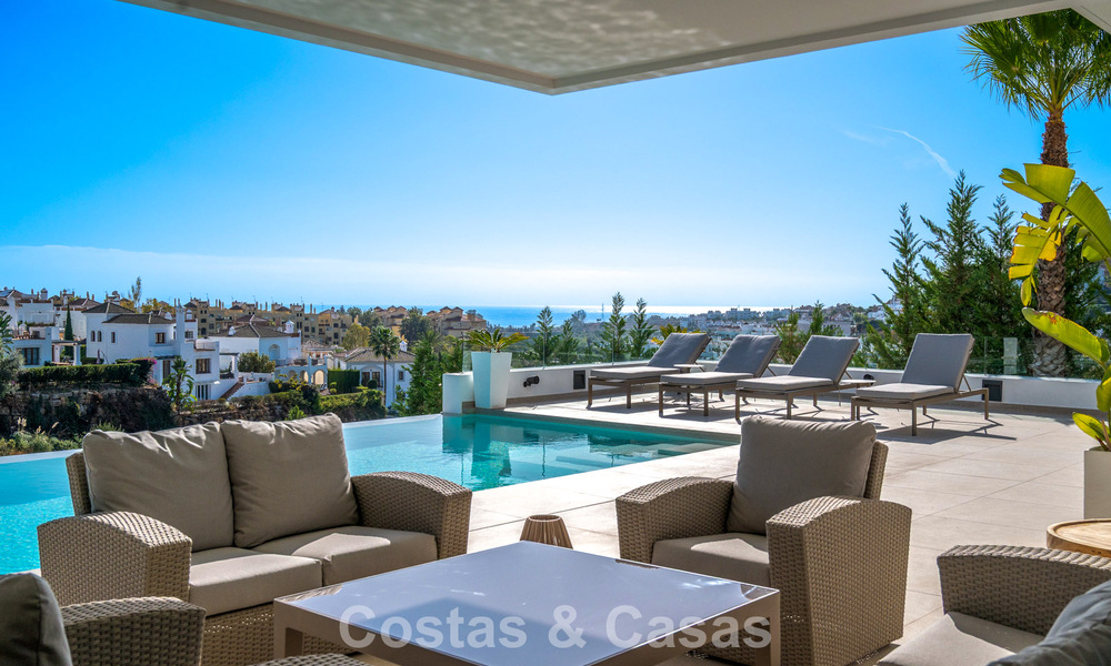 Impresionante villa contemporánea en venta en primera línea de golf en la New Golden Mile entre Marbella y Estepona 791374