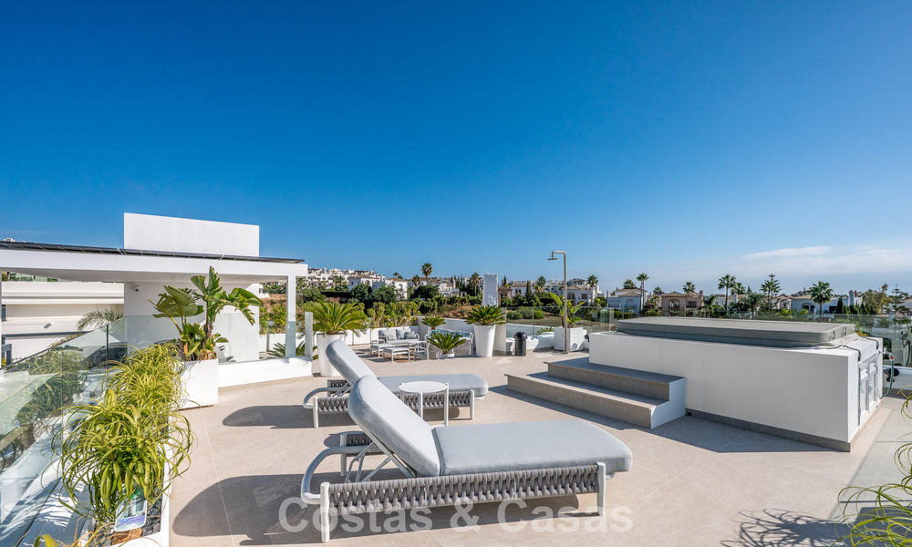 Impresionante villa contemporánea en venta en primera línea de golf en la New Golden Mile entre Marbella y Estepona 791376