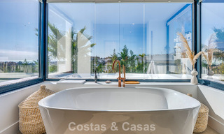 Impresionante villa contemporánea en venta en primera línea de golf en la New Golden Mile entre Marbella y Estepona 791380 