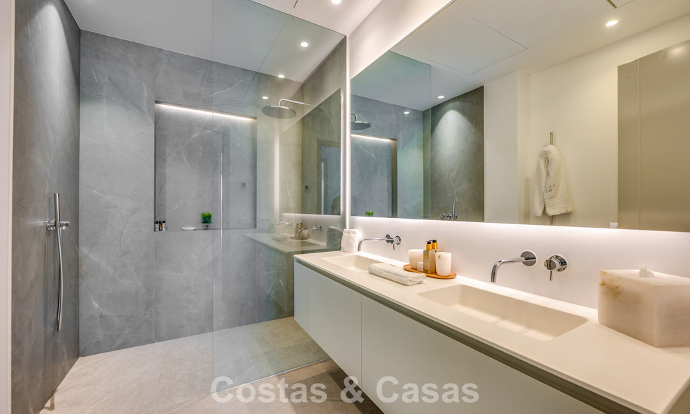 Impresionante villa contemporánea en venta en primera línea de golf en la New Golden Mile entre Marbella y Estepona 791387