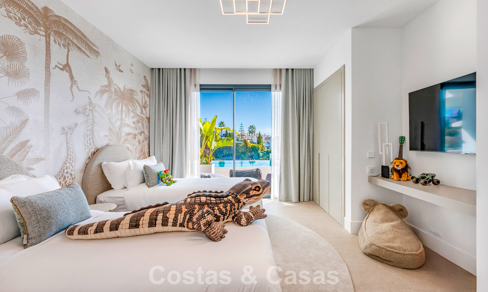 Impresionante villa contemporánea en venta en primera línea de golf en la New Golden Mile entre Marbella y Estepona 791388