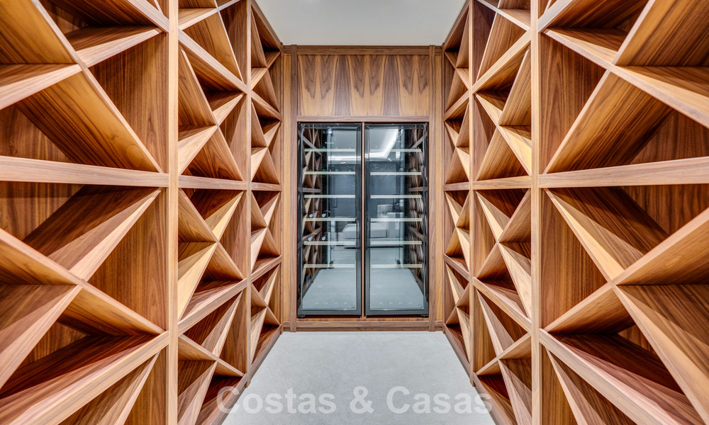 Impresionante villa contemporánea en venta en primera línea de golf en la New Golden Mile entre Marbella y Estepona 791398