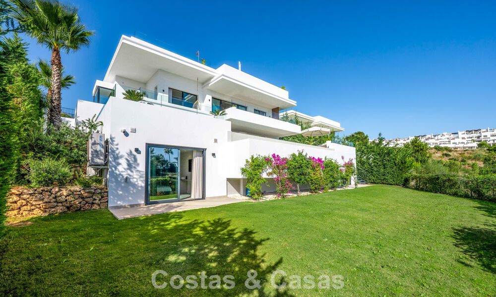 Impresionante villa contemporánea en venta en primera línea de golf en la New Golden Mile entre Marbella y Estepona 791399