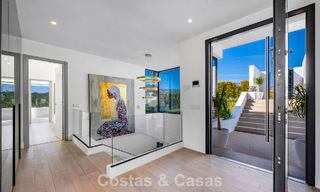 Impresionante villa contemporánea en venta en primera línea de golf en la New Golden Mile entre Marbella y Estepona 791402 
