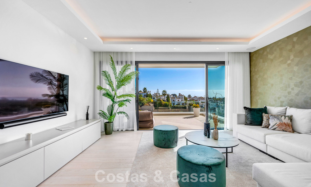 Impresionante villa contemporánea en venta en primera línea de golf en la New Golden Mile entre Marbella y Estepona 791404