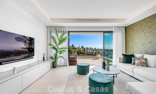 Impresionante villa contemporánea en venta en primera línea de golf en la New Golden Mile entre Marbella y Estepona 791404 