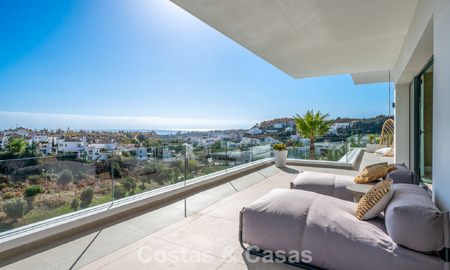 Impresionante villa contemporánea en venta en primera línea de golf en la New Golden Mile entre Marbella y Estepona 791406