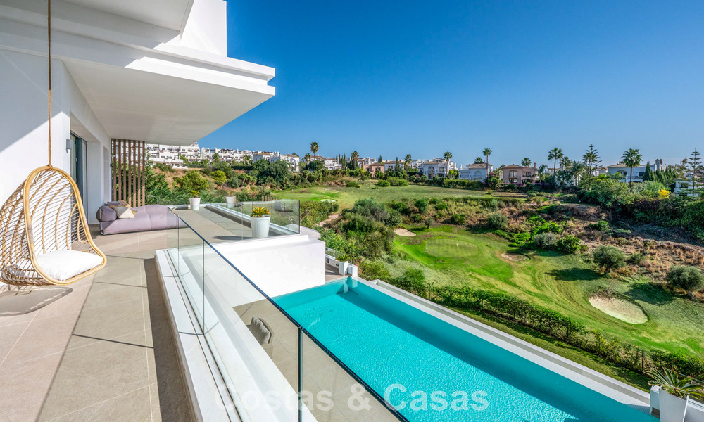 Impresionante villa contemporánea en venta en primera línea de golf en la New Golden Mile entre Marbella y Estepona 791407