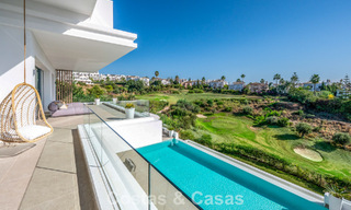 Impresionante villa contemporánea en venta en primera línea de golf en la New Golden Mile entre Marbella y Estepona 791407 