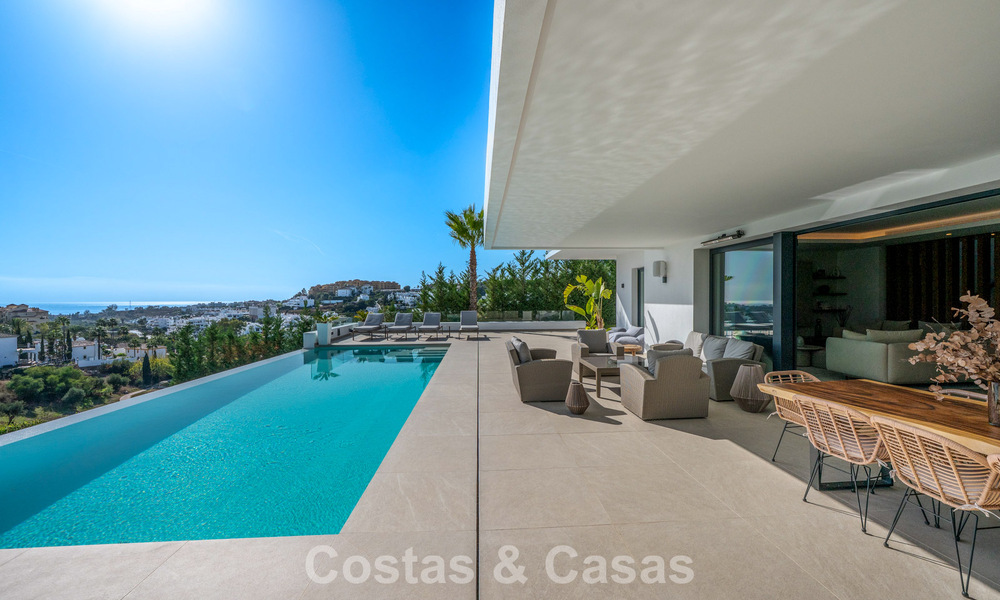 Impresionante villa contemporánea en venta en primera línea de golf en la New Golden Mile entre Marbella y Estepona 791409