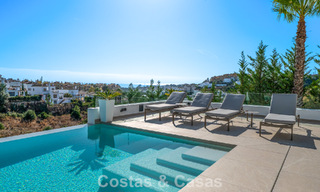 Impresionante villa contemporánea en venta en primera línea de golf en la New Golden Mile entre Marbella y Estepona 791410 