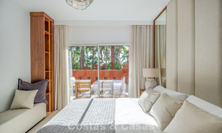 Elegante adosada de 4 dormitorios totalmente renovada en venta en una urbanización cerrada en la Milla de Oro de Marbella 791312 