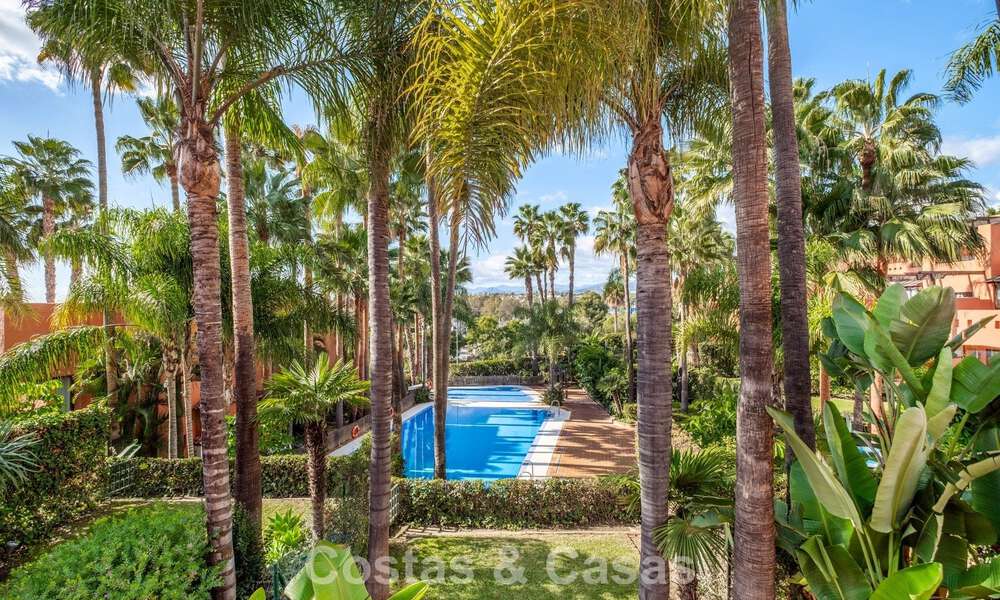 Adosado de lujo modernizado de 4 dormitorios en venta en la Milla de Oro de Marbella 791344