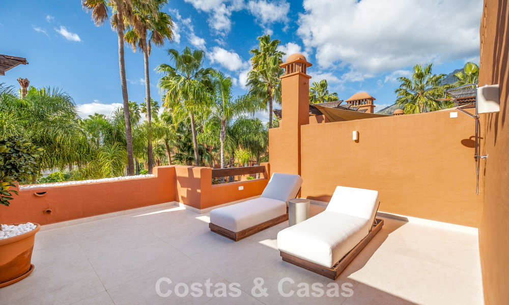 Adosado de lujo modernizado de 4 dormitorios en venta en la Milla de Oro de Marbella 791350