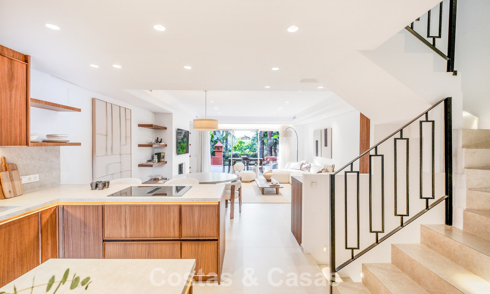 Adosado de lujo modernizado de 4 dormitorios en venta en la Milla de Oro de Marbella 791354