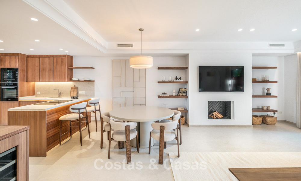 Adosado de lujo modernizado de 4 dormitorios en venta en la Milla de Oro de Marbella 791356