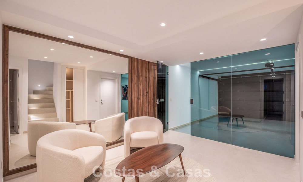 Adosado de lujo modernizado de 4 dormitorios en venta en la Milla de Oro de Marbella 791368