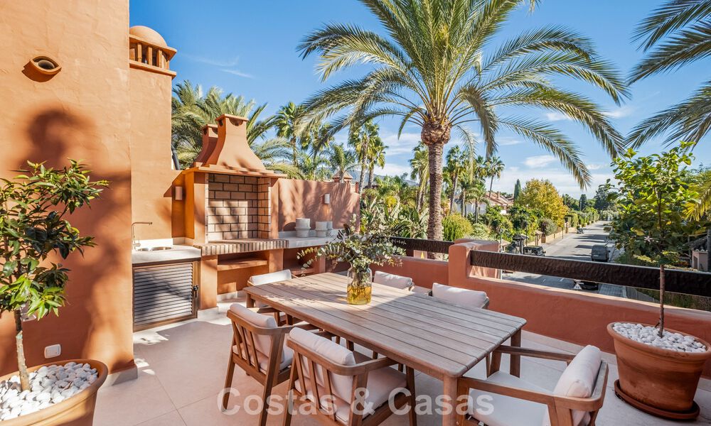 Adosado de lujo modernizado de 4 dormitorios en venta en la Milla de Oro de Marbella 791372