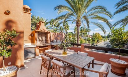 Adosado de lujo modernizado de 4 dormitorios en venta en la Milla de Oro de Marbella 791372