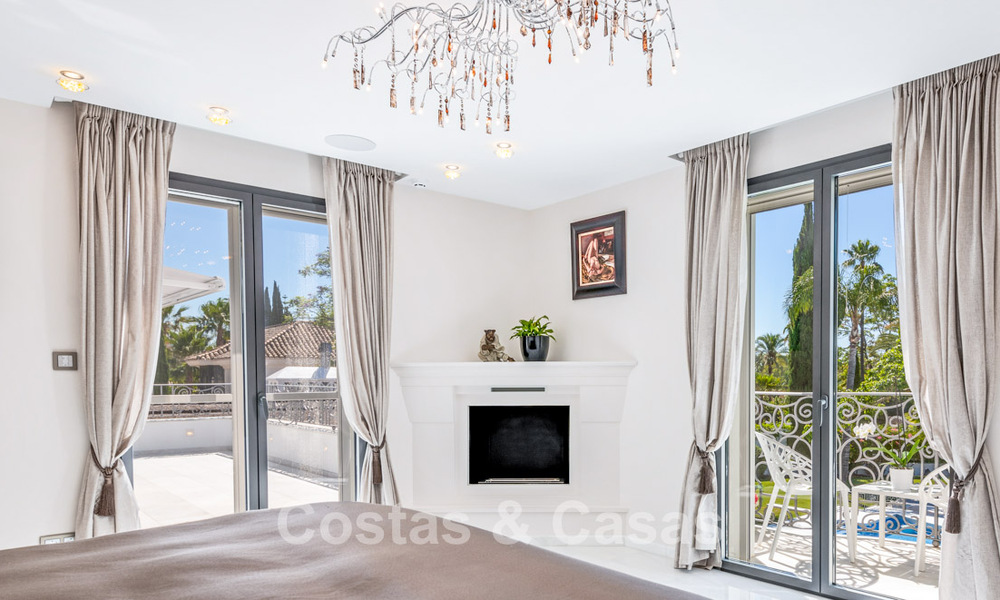 Villa exclusiva en venta, en primera línea de golf, en una prestigiosa urbanización de Nueva Andalucía, Marbella 791424