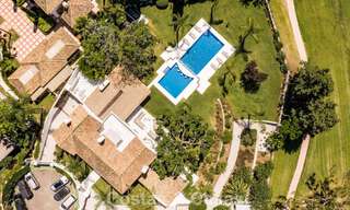 Villa exclusiva en venta, en primera línea de golf, en una prestigiosa urbanización de Nueva Andalucía, Marbella 791425 