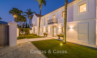 Villa exclusiva en venta, en primera línea de golf, en una prestigiosa urbanización de Nueva Andalucía, Marbella 791428 