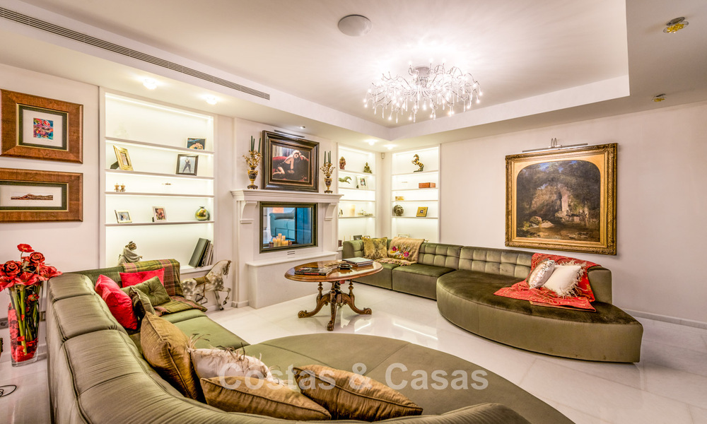 Villa exclusiva en venta, en primera línea de golf, en una prestigiosa urbanización de Nueva Andalucía, Marbella 791434