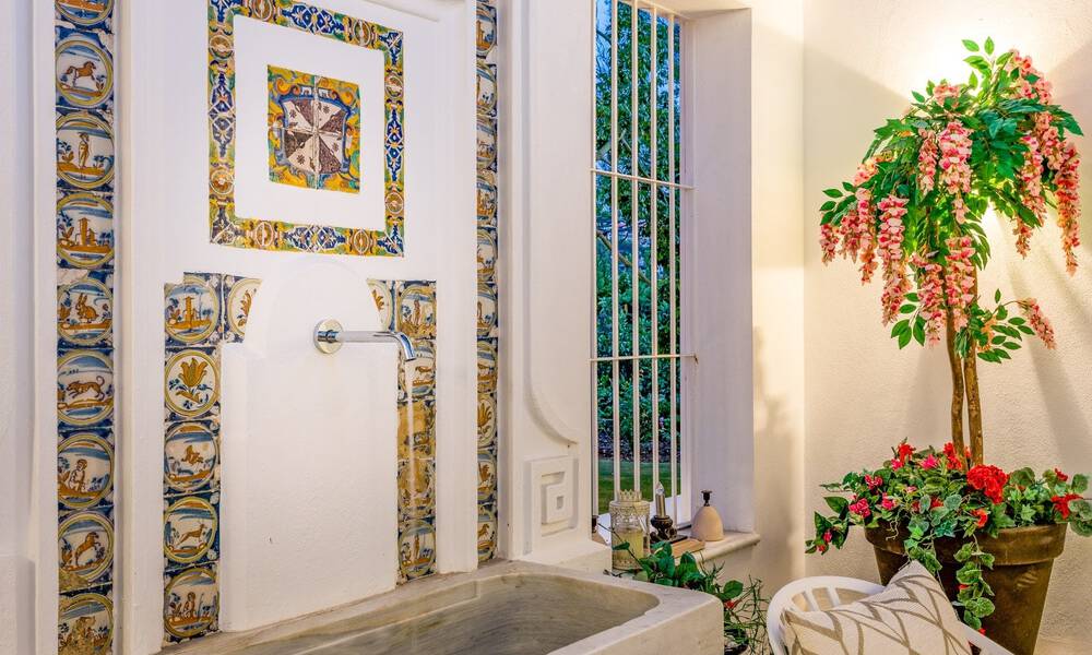 Villa exclusiva en venta, en primera línea de golf, en una prestigiosa urbanización de Nueva Andalucía, Marbella 791436