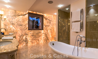 Villa exclusiva en venta, en primera línea de golf, en una prestigiosa urbanización de Nueva Andalucía, Marbella 791438 