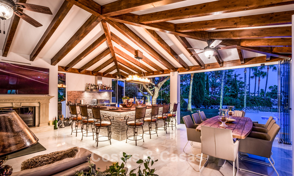 Villa exclusiva en venta, en primera línea de golf, en una prestigiosa urbanización de Nueva Andalucía, Marbella 791440