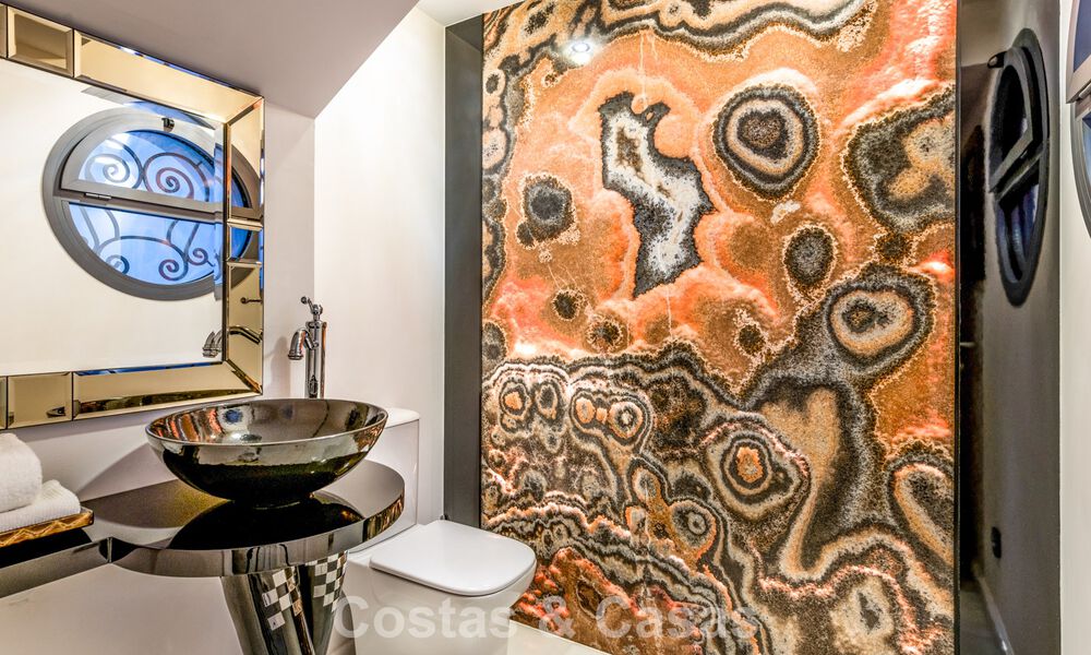 Villa exclusiva en venta, en primera línea de golf, en una prestigiosa urbanización de Nueva Andalucía, Marbella 791441