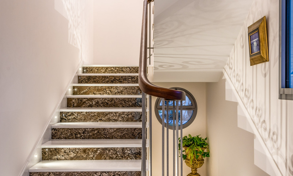 Villa exclusiva en venta, en primera línea de golf, en una prestigiosa urbanización de Nueva Andalucía, Marbella 791442