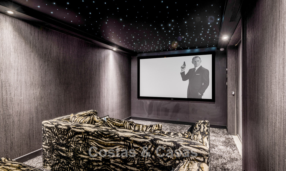 Villa exclusiva en venta, en primera línea de golf, en una prestigiosa urbanización de Nueva Andalucía, Marbella 791445