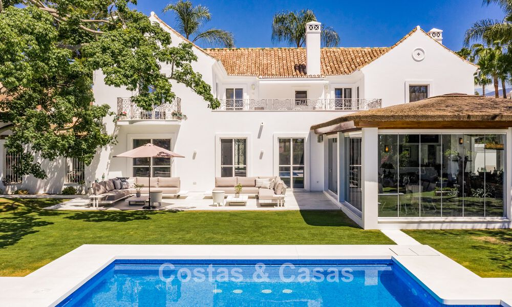 Villa exclusiva en venta, en primera línea de golf, en una prestigiosa urbanización de Nueva Andalucía, Marbella 791448