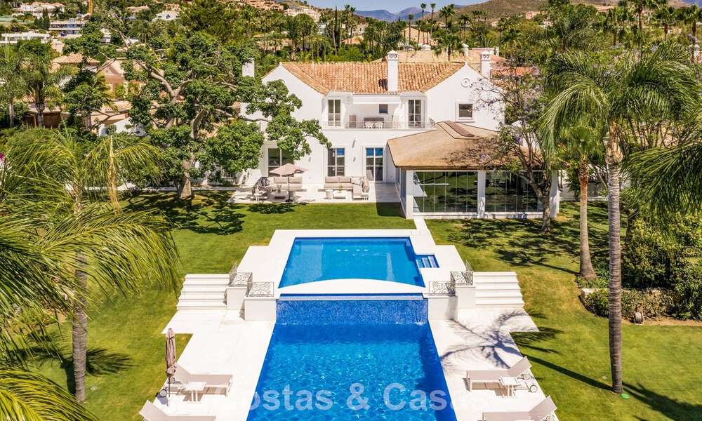 Villa exclusiva en venta, en primera línea de golf, en una prestigiosa urbanización de Nueva Andalucía, Marbella 791450