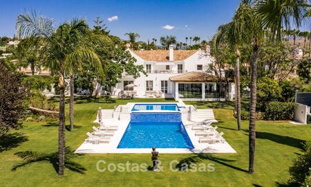 Villa exclusiva en venta, en primera línea de golf, en una prestigiosa urbanización de Nueva Andalucía, Marbella 791451