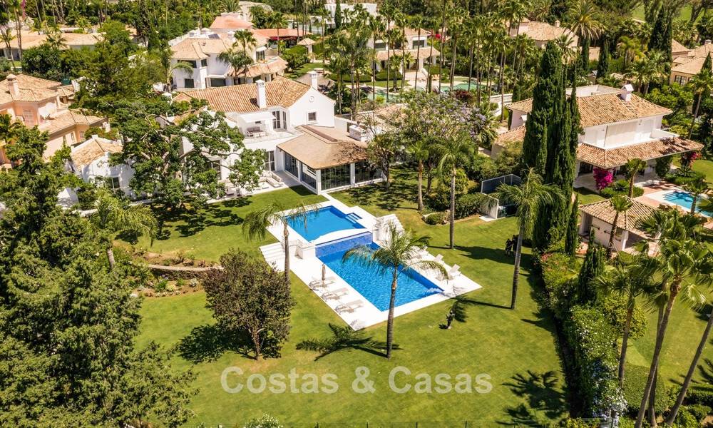 Villa exclusiva en venta, en primera línea de golf, en una prestigiosa urbanización de Nueva Andalucía, Marbella 791452