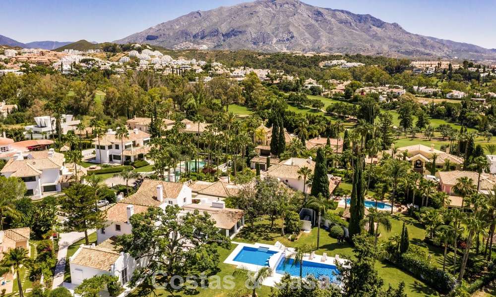 Villa exclusiva en venta, en primera línea de golf, en una prestigiosa urbanización de Nueva Andalucía, Marbella 791454