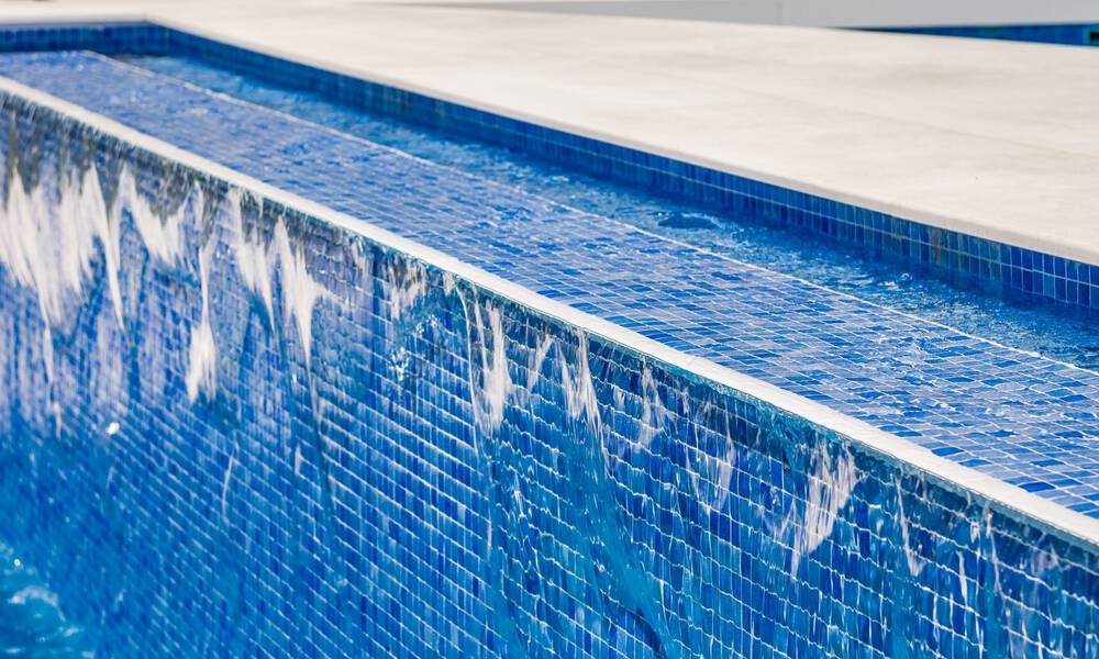 Villa exclusiva en venta, en primera línea de golf, en una prestigiosa urbanización de Nueva Andalucía, Marbella 791459