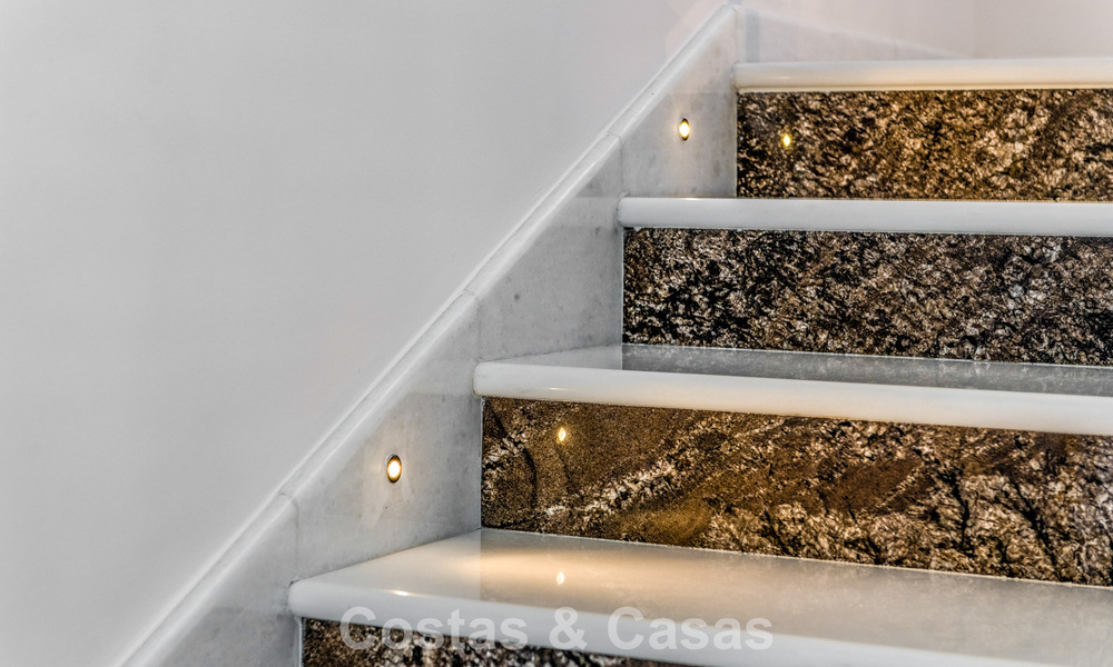 Villa exclusiva en venta, en primera línea de golf, en una prestigiosa urbanización de Nueva Andalucía, Marbella 791463