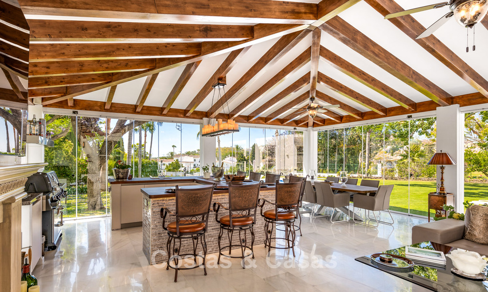 Villa exclusiva en venta, en primera línea de golf, en una prestigiosa urbanización de Nueva Andalucía, Marbella 791467