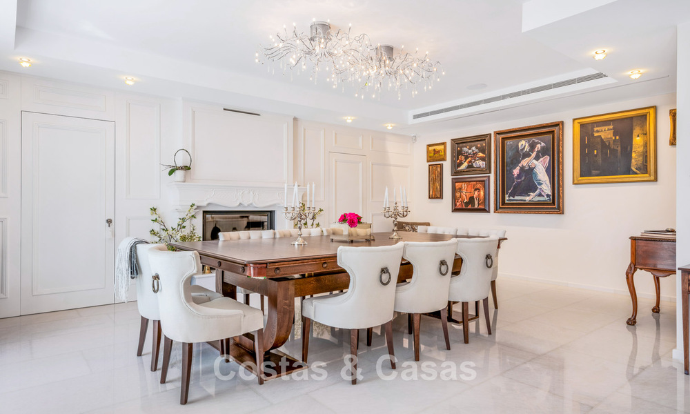 Villa exclusiva en venta, en primera línea de golf, en una prestigiosa urbanización de Nueva Andalucía, Marbella 791470