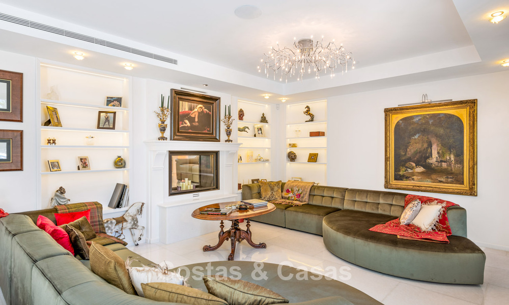 Villa exclusiva en venta, en primera línea de golf, en una prestigiosa urbanización de Nueva Andalucía, Marbella 791471