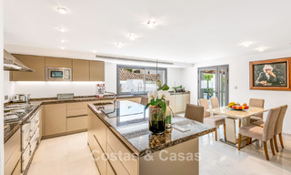 Villa exclusiva en venta, en primera línea de golf, en una prestigiosa urbanización de Nueva Andalucía, Marbella 791476 