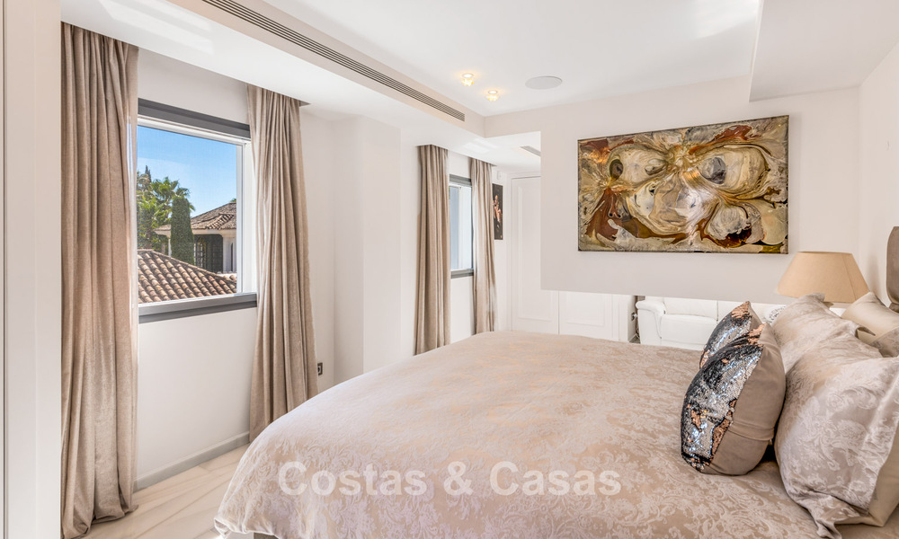 Villa exclusiva en venta, en primera línea de golf, en una prestigiosa urbanización de Nueva Andalucía, Marbella 791483