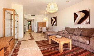 Benatalaya: Apartamentos de lujo en primera línea de golf en venta en la zona de Marbella - Benahavis 791106 