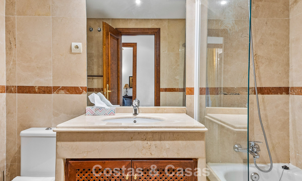 Apartamento listo para entrar a vivir a un paso del mar en Marbella Este 791501