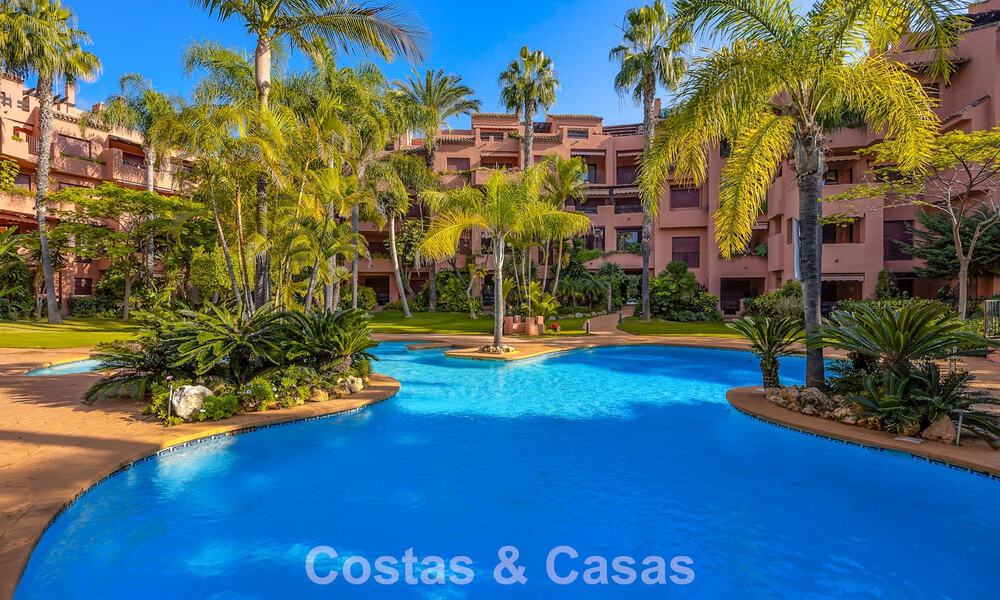 Apartamento listo para entrar a vivir a un paso del mar en Marbella Este 791504